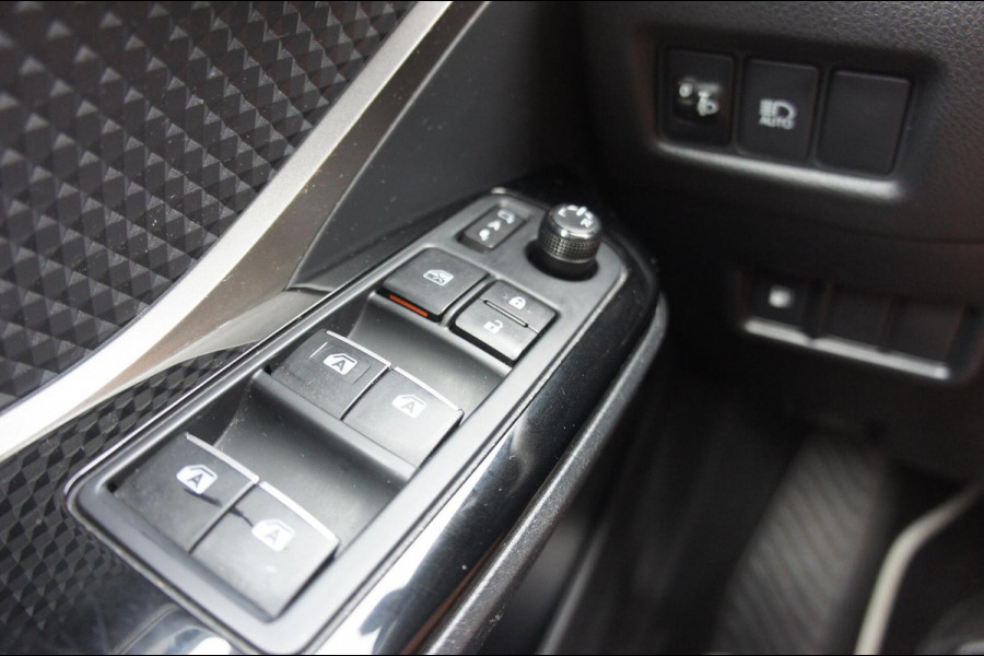 Toyota C-HR 1.8 Hybrid Bi-Tone ACC|Camera|Stoelverwarmd|Velg