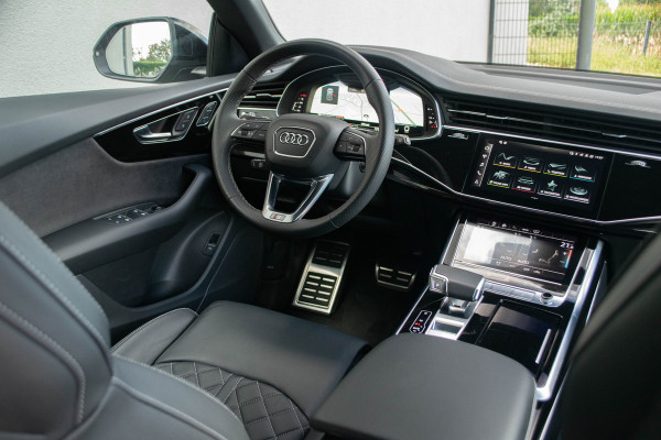 Audi Q8 55 TFSI Quattro / ***ABT***/ 23 inch velgen/ S-line/ Panoramadak/ Trekhaak/ 250kW (340PK)