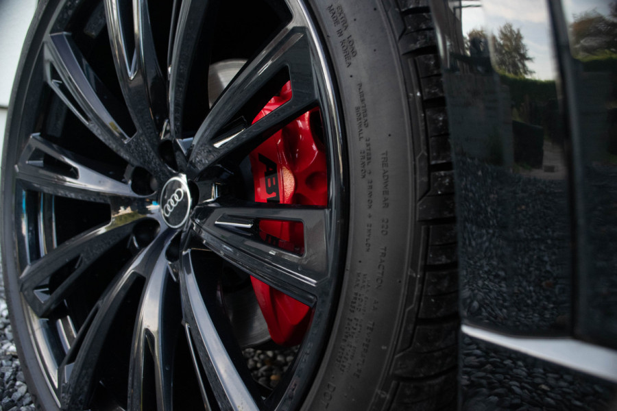 Audi Q8 55 TFSI Quattro / ***ABT***/ 23 inch velgen/ S-line/ Panoramadak/ Trekhaak/ 250kW (340PK)