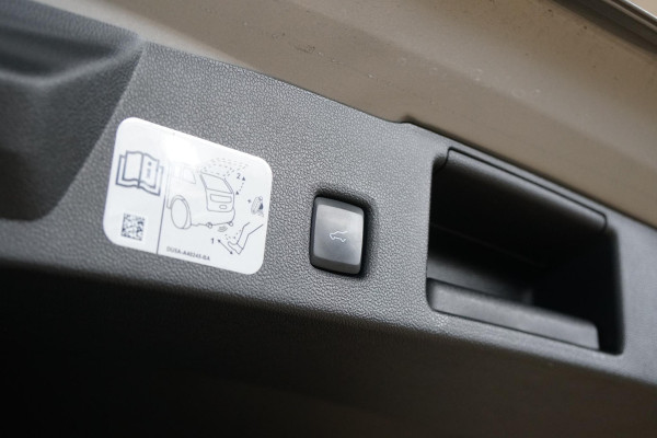 Ford Kuga 2.5 PHEV Vignale + PANORAMA / HEAD-UP / B&O / LEDER / APPLE CARPLAY