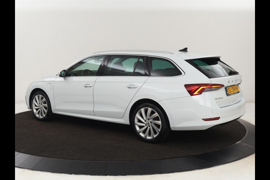 Škoda Octavia Combi 1.4 TSI iV PHEV Business Edition | Stoelverwarming | Adaptive cruise | Carplay | Head-up | Navigatie | DAB | Lane assist | LED