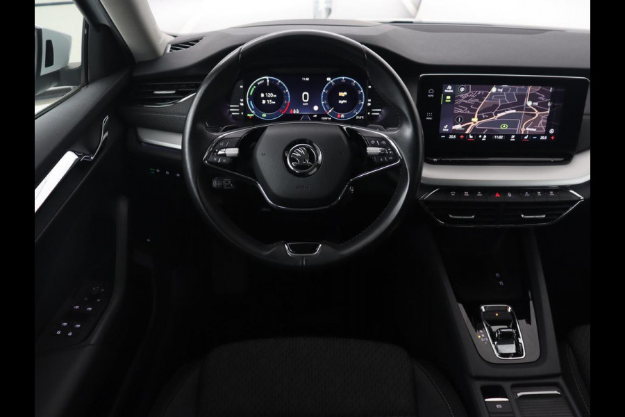 Škoda Octavia Combi 1.4 TSI iV PHEV Business Edition | Stoelverwarming | Adaptive cruise | Carplay | Head-up | Navigatie | DAB | Lane assist | LED