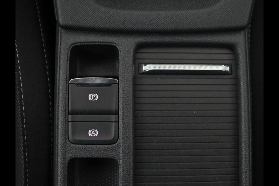 Škoda Octavia Combi 1.4 TSI iV PHEV Business Edition | Stoelverwarming | Adaptive cruise | Carplay | Head-up | Navigatie | DAB | Lane assist | LED