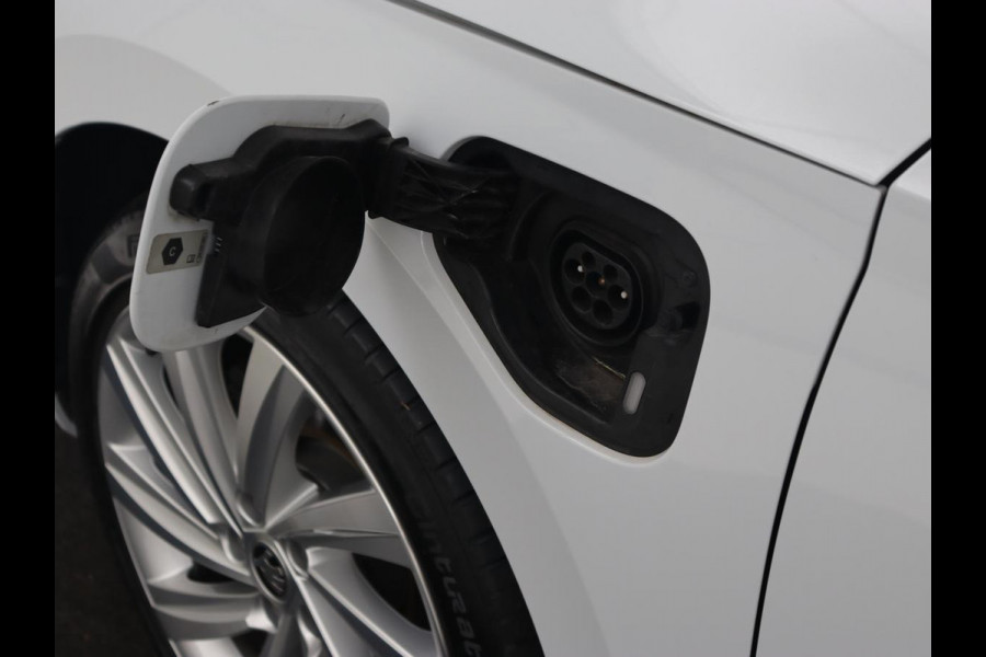 Škoda Octavia Combi 1.4 TSI iV PHEV Business Edition | Stoelverwarming | Adaptive cruise | Carplay | Head-up | Navigatie | DAB | Lane assist | LED
