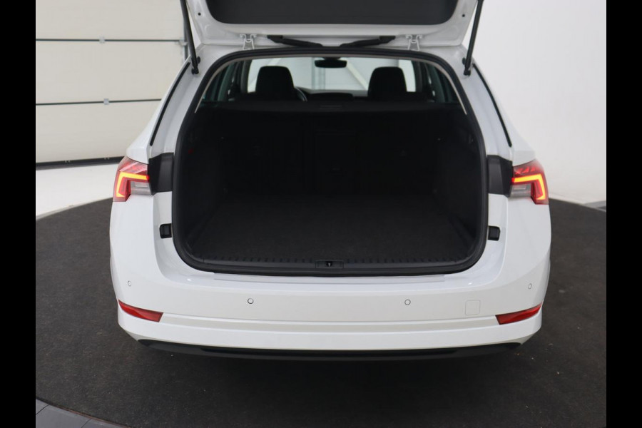 Škoda Octavia Combi 1.4 TSI iV PHEV Business Edition | Stoelverwarming | Adaptive cruise | Carplay | Head-up | Navigatie | DAB | Lane assist | LED