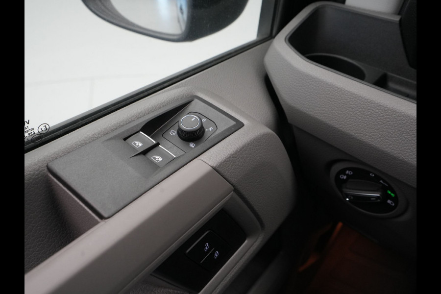 Volkswagen Crafter 35 2.0 TDI L3H3 Exclusive EURO VI Trekhaak Navigatie Camera Acc Pdc Stoel/Stuurverwarming Carplay