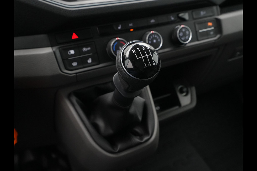 Volkswagen Crafter 35 2.0 TDI L3H3 Exclusive EURO VI Trekhaak Navigatie Camera Acc Pdc Stoel/Stuurverwarming Carplay