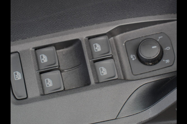 Seat Ibiza 1.0 EcoTSI Style Business Connect Navigatie Apple Carplay/Android Auto Parkeersensoren Cruise Control Stoelverwarming Climate Control Getinte ramen