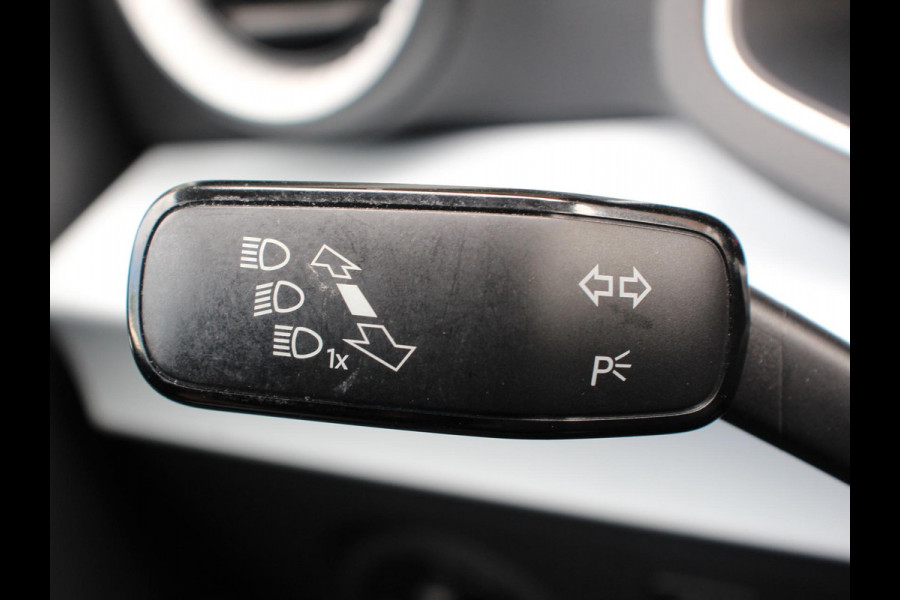 Seat Ibiza 1.0 EcoTSI Style Business Connect Navigatie Apple Carplay/Android Auto Parkeersensoren Cruise Control Stoelverwarming Climate Control Getinte ramen