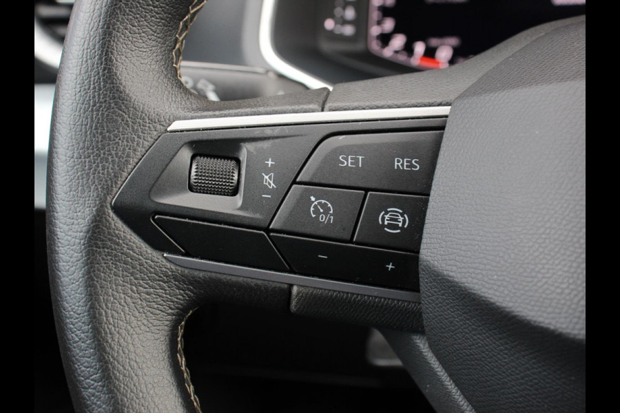 Seat Ibiza 1.0 EcoTSI Style Business Connect Navigatie Apple Carplay/Android Auto Parkeersensoren Cruise Control Stoelverwarming Climate Control Getinte ramen