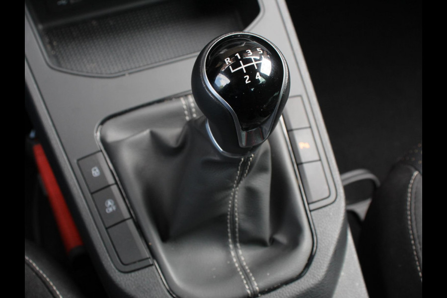 Seat Ibiza 1.0 EcoTSI Style Business Connect Navigatie Apple Carplay/Android Auto Parkeersensoren Cruise Control Stoelverwarming Climate Control Getinte ramen