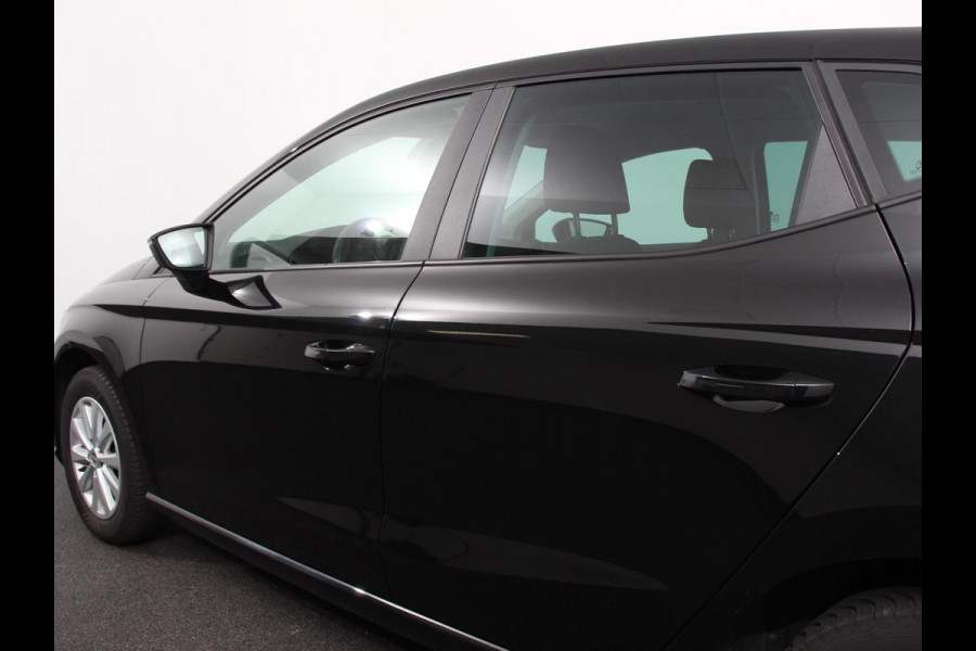 Seat Ibiza 1.0 EcoTSI Style Business Connect Navigatie Apple Carplay/Android Auto Parkeersensoren Cruise Control Stoelverwarming Climate Control Getinte ramen