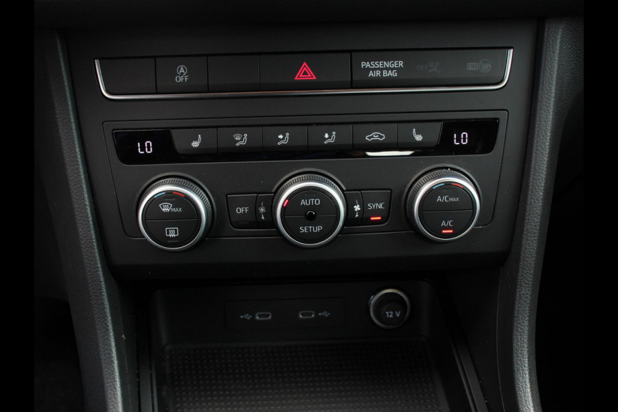 Seat Ateca 1.5 TSI Style Business Intense Climate control Cruise control Keyless start Verwarmde voorstoelen Verwarmde stuur LED Parkeersensoren achter Apple Carplay/ Android Auto