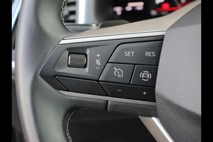 Seat Ateca 1.5 TSI Style Business Intense Climate control Cruise control Keyless start Verwarmde voorstoelen Verwarmde stuur LED Parkeersensoren achter Apple Carplay/ Android Auto