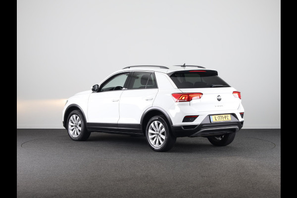 Volkswagen T-Roc 1.0 TSI Style 110 pk | Navigatie | Parkeersensoren | Adaptieve cruise control | Autom. airco | Spiegel pakket |