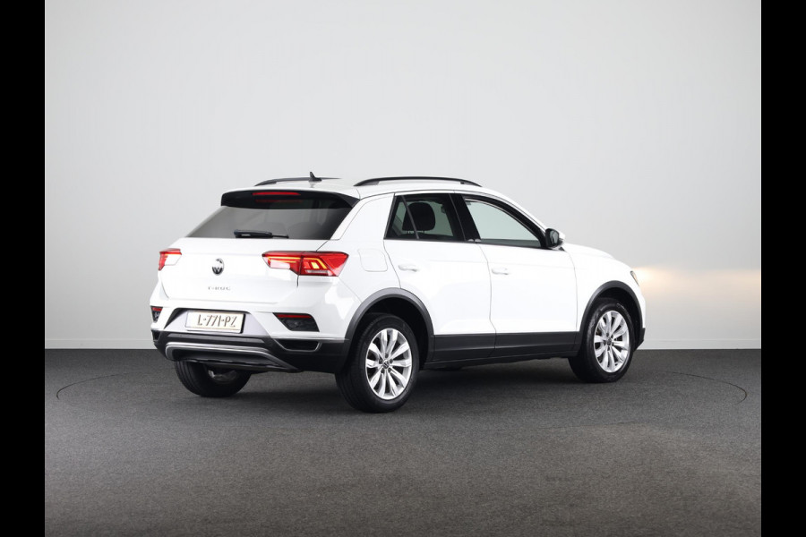Volkswagen T-Roc 1.0 TSI Style 110 pk | Navigatie | Parkeersensoren | Adaptieve cruise control | Autom. airco | Spiegel pakket |