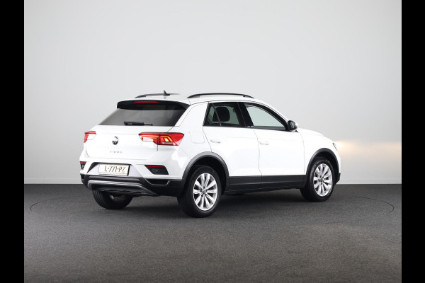 Volkswagen T-Roc 1.0 TSI Style 110 pk | Navigatie | Parkeersensoren | Adaptieve cruise control | Autom. airco | Spiegel pakket |