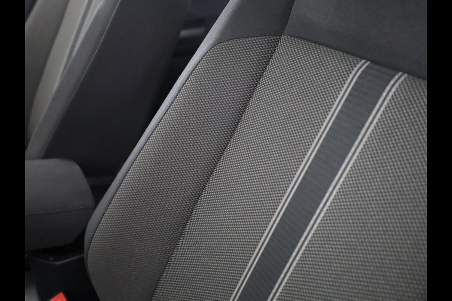 Volkswagen T-Roc 1.0 TSI Style 110 pk | Navigatie | Parkeersensoren | Adaptieve cruise control | Autom. airco | Spiegel pakket |