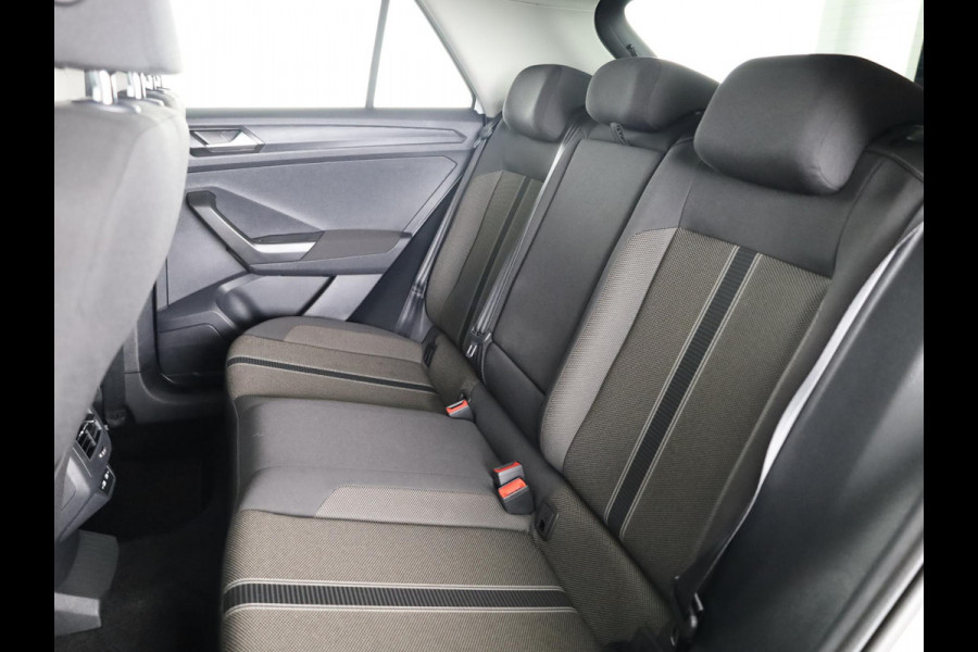 Volkswagen T-Roc 1.0 TSI Style 110 pk | Navigatie | Parkeersensoren | Adaptieve cruise control | Autom. airco | Spiegel pakket |