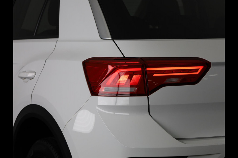 Volkswagen T-Roc 1.0 TSI Style 110 pk | Navigatie | Parkeersensoren | Adaptieve cruise control | Autom. airco | Spiegel pakket |
