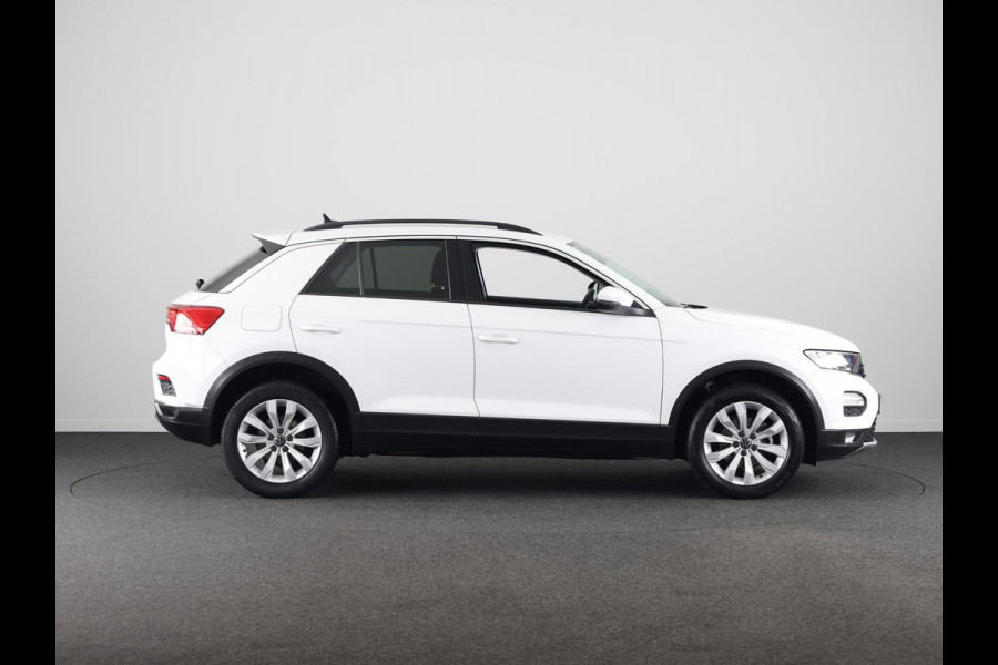 Volkswagen T-Roc 1.0 TSI Style 110 pk | Navigatie | Parkeersensoren | Adaptieve cruise control | Autom. airco | Spiegel pakket |