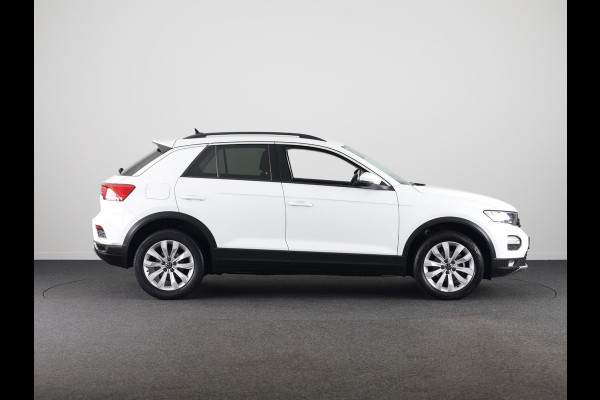 Volkswagen T-Roc 1.0 TSI Style 110 pk | Navigatie | Parkeersensoren | Adaptieve cruise control | Autom. airco | Spiegel pakket |
