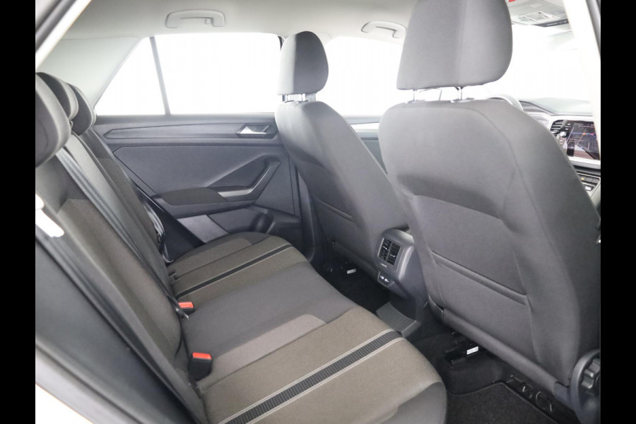 Volkswagen T-Roc 1.0 TSI Style 110 pk | Navigatie | Parkeersensoren | Adaptieve cruise control | Autom. airco | Spiegel pakket |