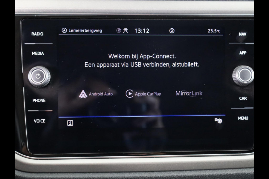 Volkswagen T-Roc 1.0 TSI Style 110 pk | Navigatie | Parkeersensoren | Adaptieve cruise control | Autom. airco | Spiegel pakket |