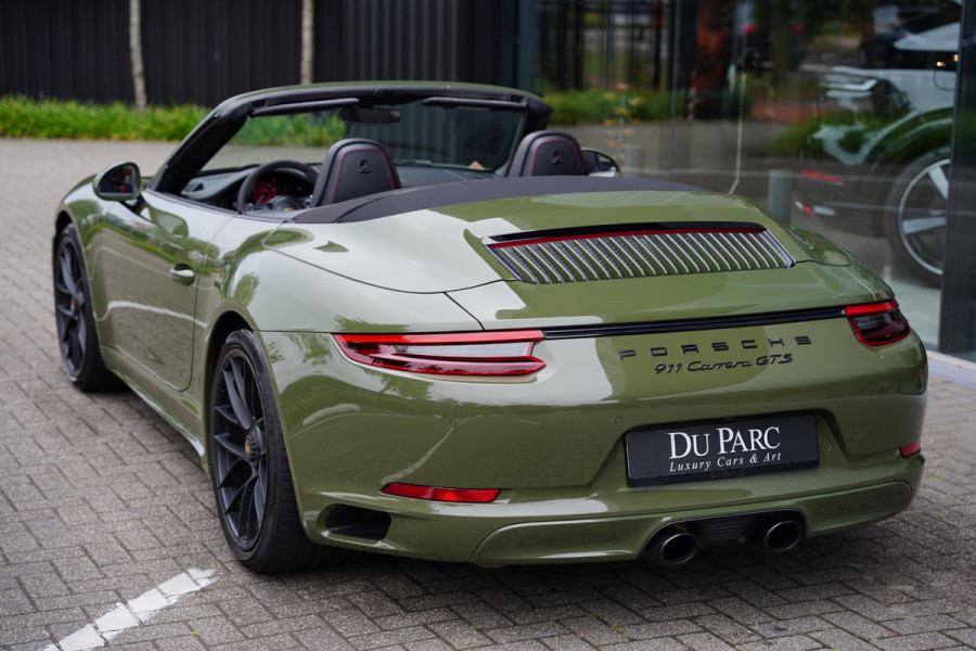 Porsche 911 Cabriolet 3.0 Carrera GTS Nato Green Burmester Lifting