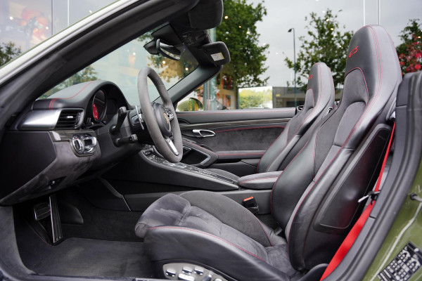 Porsche 911 Cabriolet 3.0 Carrera GTS Nato Green Burmester Lifting