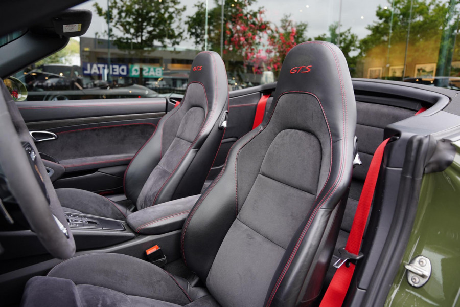 Porsche 911 Cabriolet 3.0 Carrera GTS Nato Green Burmester Lifting