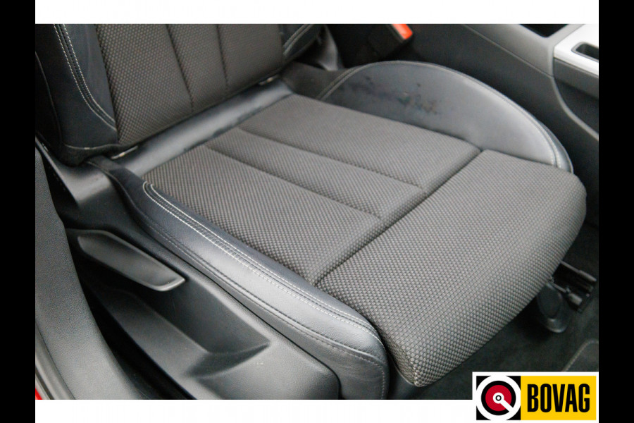 Audi A4 Avant 35 TFSI 3X S-Line 150 PK | NL auto | Black optic | Panoramadak | 1/2 Leer | Virtual dashboard, Adaptive Cruise