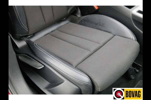 Audi A4 Avant 35 TFSI 3X S-Line 150 PK | NL auto | Black optic | Panoramadak | 1/2 Leer | Virtual dashboard, Adaptive Cruise