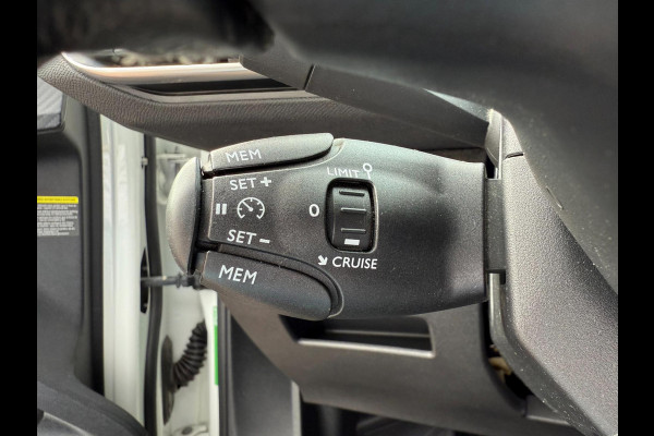 Peugeot 3008 1.2 PureTech Allure | Pano | Navi | Camera