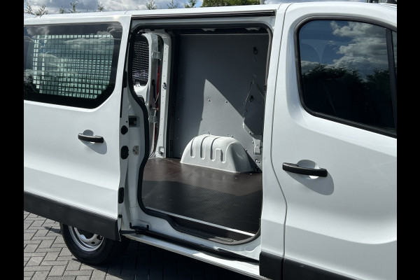 Renault Trafic 2.0 dCi 120 PK / L1H1 / 1e EIG. / 92.126 KM !! / AIRCO / CRUISE / NAVI / BLUETOOTH / 3-ZITS / TREKHAAK