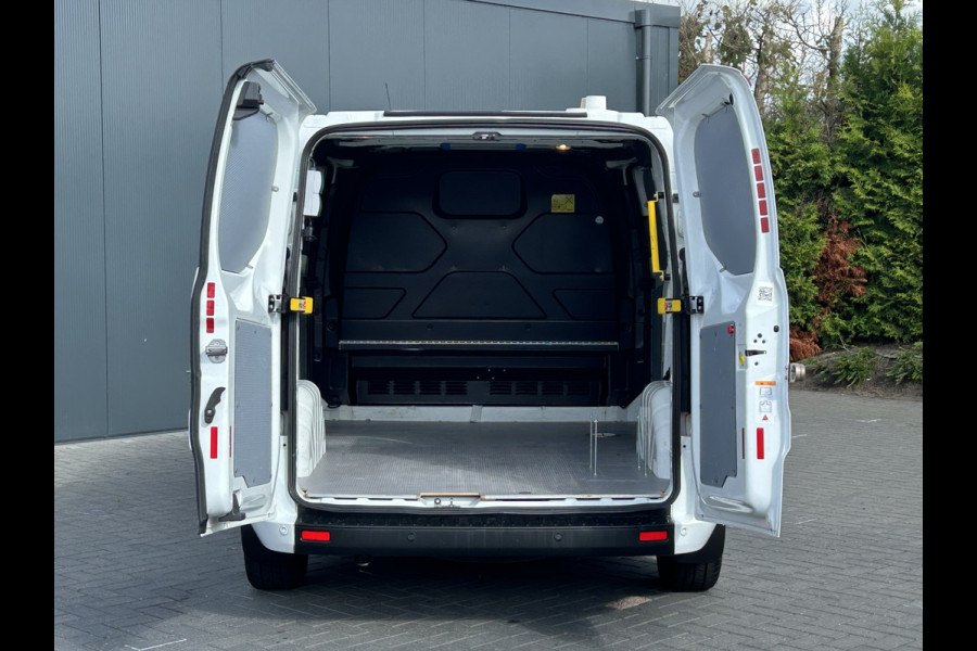 Ford Transit Custom 300 2.0 TDCI 105 PK / L1H1 / 1e EIG. / 80.552 KM !! / AIRCO / CRUISE / STOELVERWARMING / 2X SCHUIFDEUR / CAMERA / BLUETOOTH