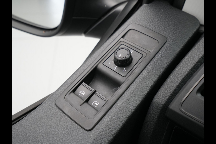 Volkswagen Transporter 2.0 TDI 150pk L2H1 Comfortline Navigatie Camera Cruise Dab Pdc Carplay
