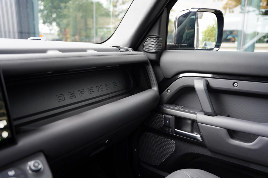 Land Rover Defender 110 P 525 V 8 Black Edition