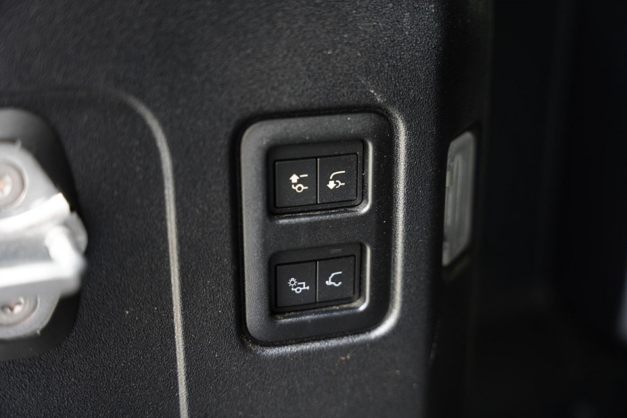 Land Rover Defender 110 P 525 V 8 Black Edition