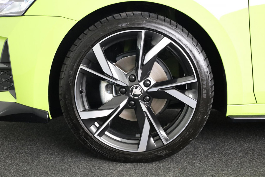 Škoda Octavia Combi 1.5 TSI MHEV 150pk DSG-7 Sportline Business | Led Matrix | 19 inch | Black pakket | Panoramadak | Elek. stoel | Stoelverwarming voor + achter | Travel Assist | Adaptive Cruise