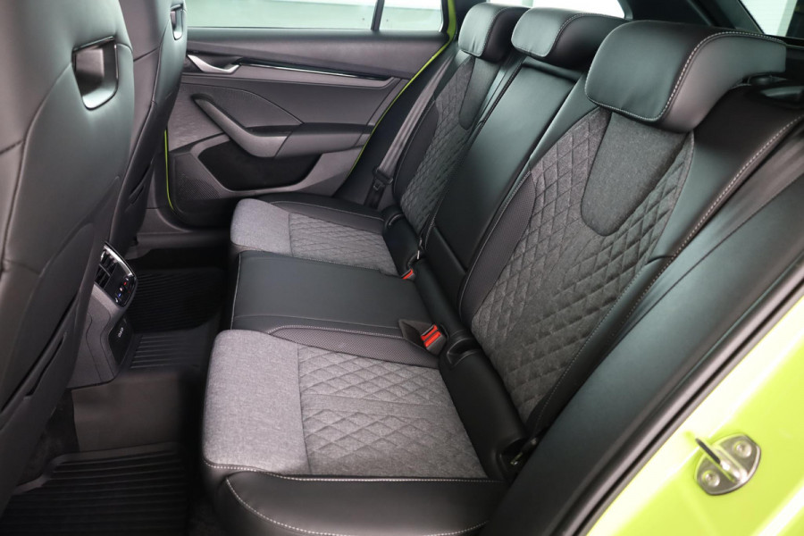 Škoda Octavia Combi 1.5 TSI MHEV 150pk DSG-7 Sportline Business | Led Matrix | 19 inch | Black pakket | Panoramadak | Elek. stoel | Stoelverwarming voor + achter | Travel Assist | Adaptive Cruise