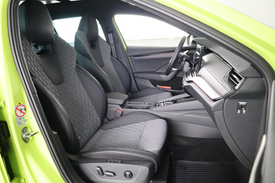 Škoda Octavia Combi 1.5 TSI MHEV 150pk DSG-7 Sportline Business | Led Matrix | 19 inch | Black pakket | Panoramadak | Elek. stoel | Stoelverwarming voor + achter | Travel Assist | Adaptive Cruise