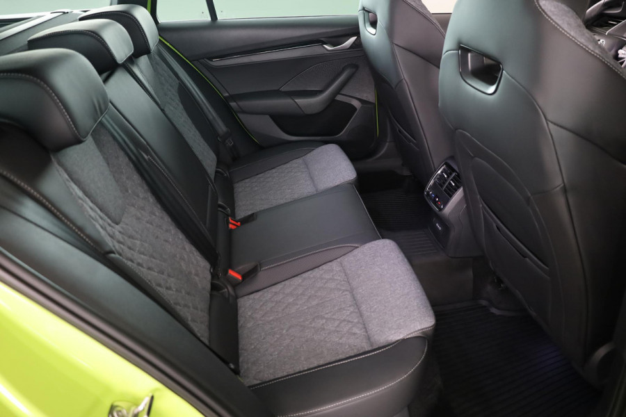 Škoda Octavia Combi 1.5 TSI MHEV 150pk DSG-7 Sportline Business | Led Matrix | 19 inch | Black pakket | Panoramadak | Elek. stoel | Stoelverwarming voor + achter | Travel Assist | Adaptive Cruise