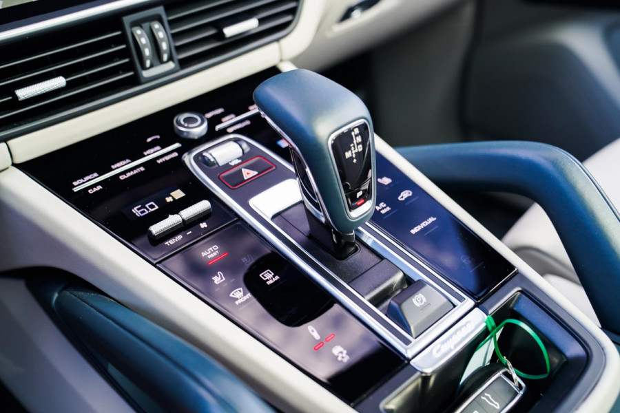 Porsche Cayenne Coupé 3.0 E-Hybrid | Keramisch | Panorama | Sport Design | Head up Display | Porsche Active Safe | NAP