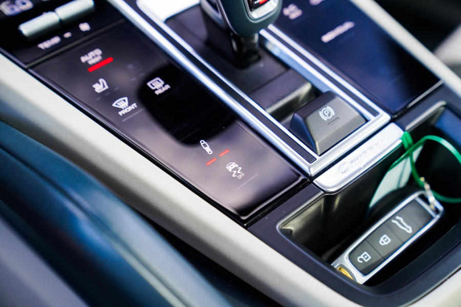 Porsche Cayenne Coupé 3.0 E-Hybrid | Keramisch | Panorama | Sport Design | Head up Display | Porsche Active Safe | NAP