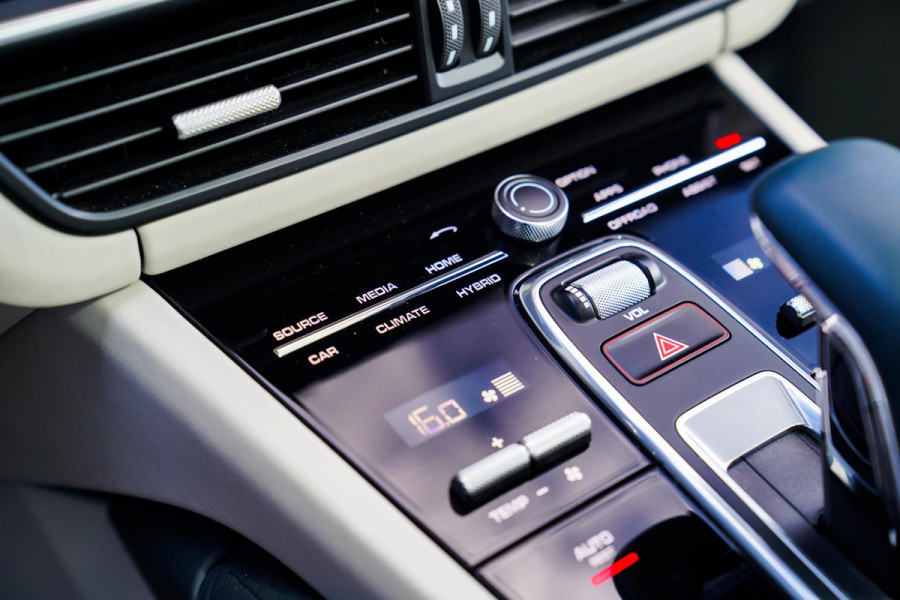 Porsche Cayenne Coupé 3.0 E-Hybrid | Keramisch | Panorama | Sport Design | Head up Display | Porsche Active Safe | NAP