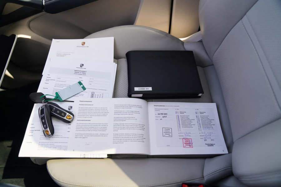 Porsche Cayenne Coupé 3.0 E-Hybrid | Keramisch | Panorama | Sport Design | Head up Display | Porsche Active Safe | NAP