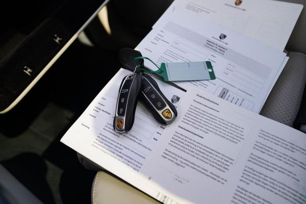 Porsche Cayenne Coupé 3.0 E-Hybrid | Keramisch | Panorama | Sport Design | Head up Display | Porsche Active Safe | NAP