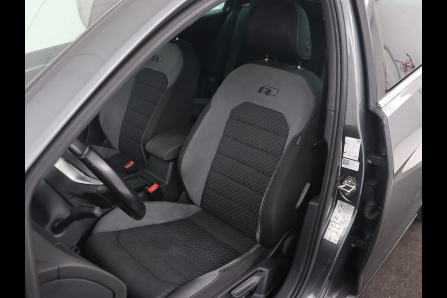 Volkswagen GOLF Variant 1.5 TSI Highline Business R | Trekhaak | Virtual Cockpit | Carplay | Camera | Adaptive cruise | DAB | Climate control