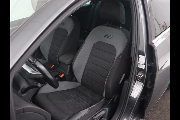 Volkswagen GOLF Variant 1.5 TSI Highline Business R | Trekhaak | Virtual Cockpit | Carplay | Camera | Adaptive cruise | DAB | Climate control